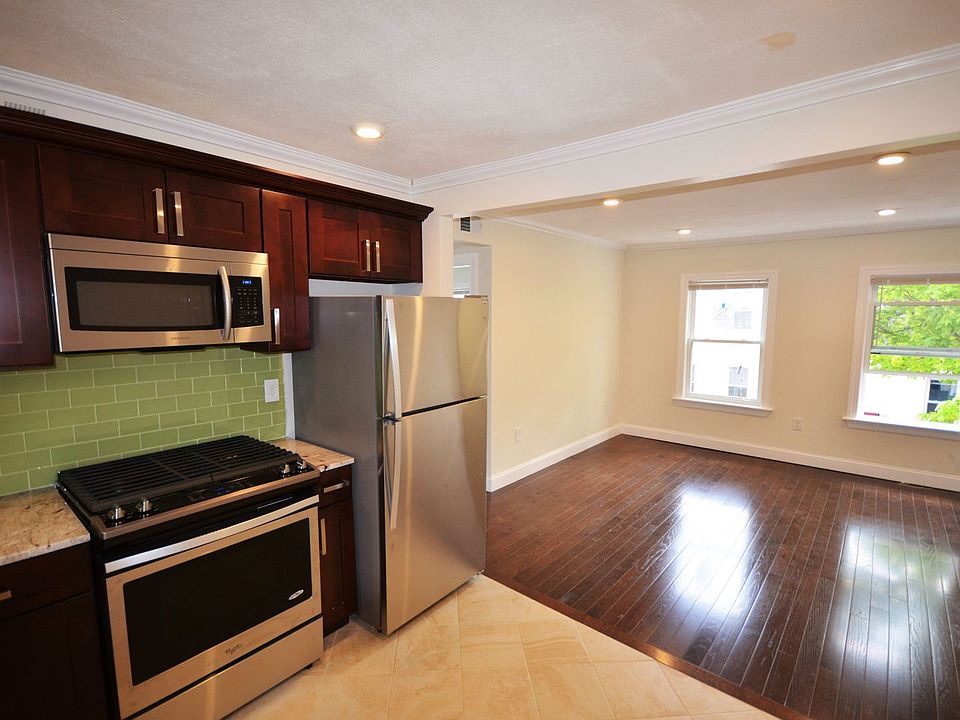 2nd image of 130 Brooks St APT 1A