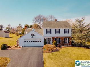 3911 Crestwood Dr N, Schnecksville, PA
