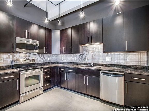 4th image of 821 S Flores St #2204