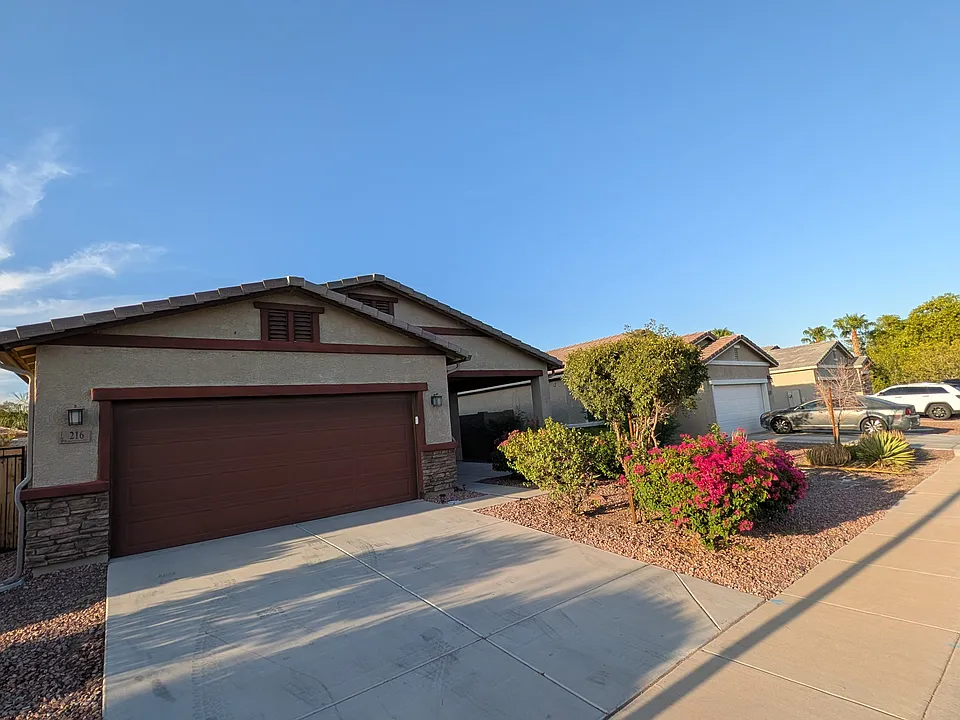 216 W Tropical Dr