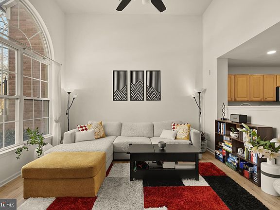 4th image of 1887 Crescent Park Dr