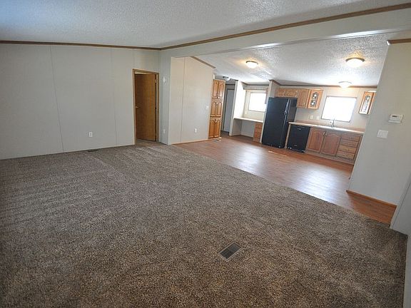 LIVING ROOM / KITCHEN