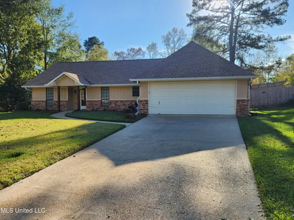 105 Cobblestone Ct, Clinton, MS 39056