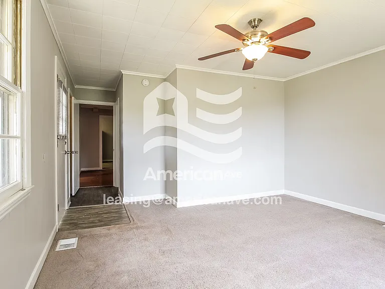 2065375_008_main_bedroom_9.jpg