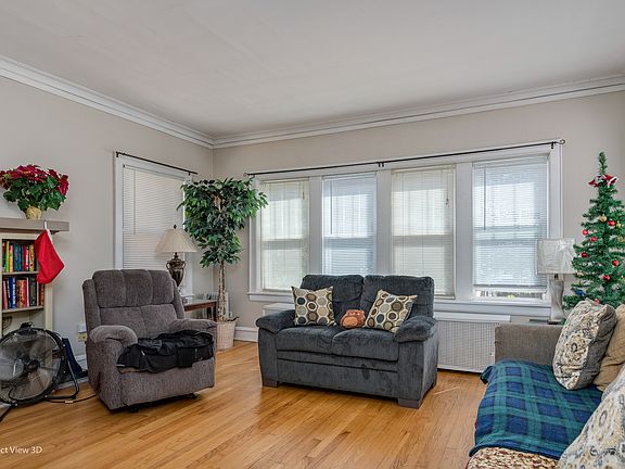 3rd image of 1016 Darrow Ave