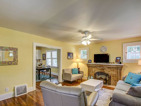 3rd image of 360 S Zunis Ave