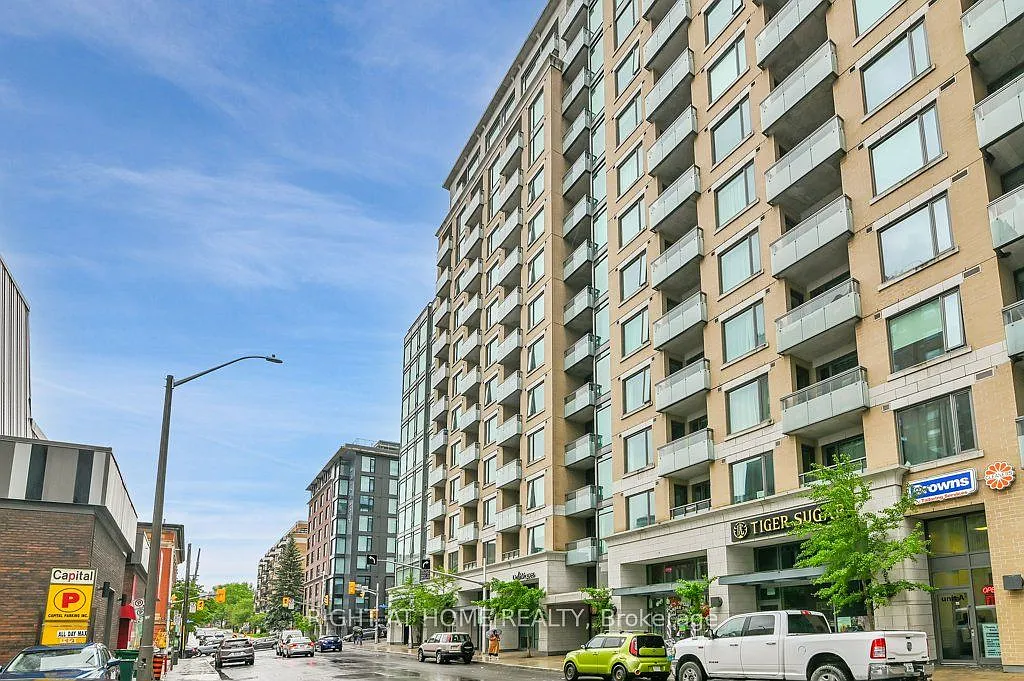 Photo 2 of 37 - 238 Besserer St #1406 - Ottawa, ON Building Photo - 238 Besserer St #1406