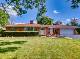 9 Drake Ter, Prospect Heights, IL 60070