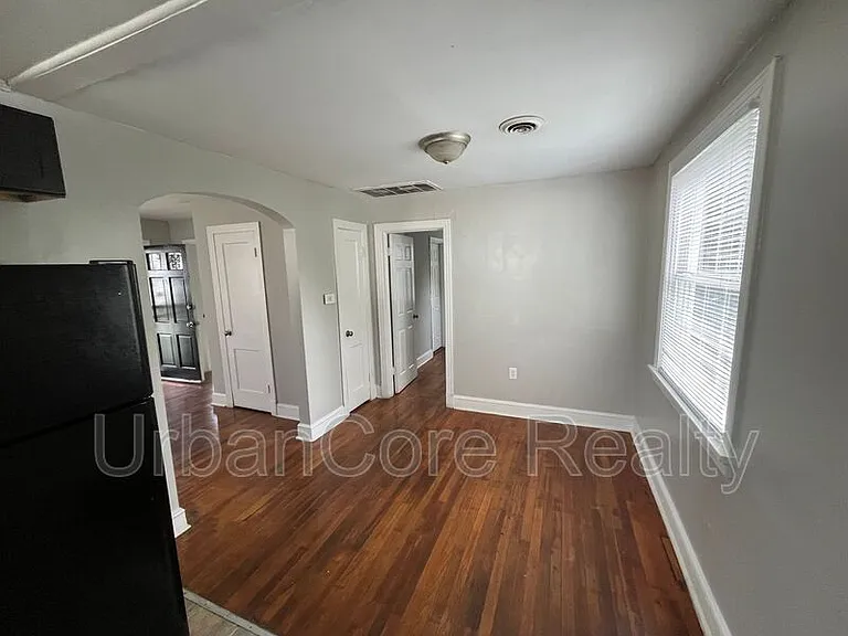 1807 National St — Photo 6