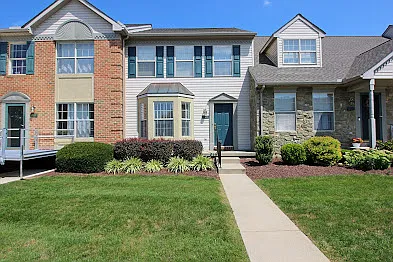 3 bed, 1.5 bath, 1332 sqft, $2,300 — Photo 1