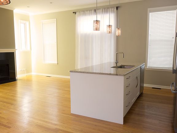 3rd image of 1830 N Sheffield Ave #1C