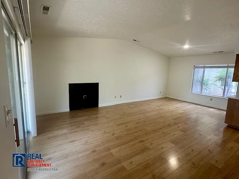 280 N Sunflower Dr #28 — Photo 3