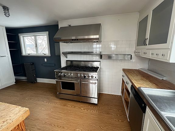2nd image of 15 Orchard St #15