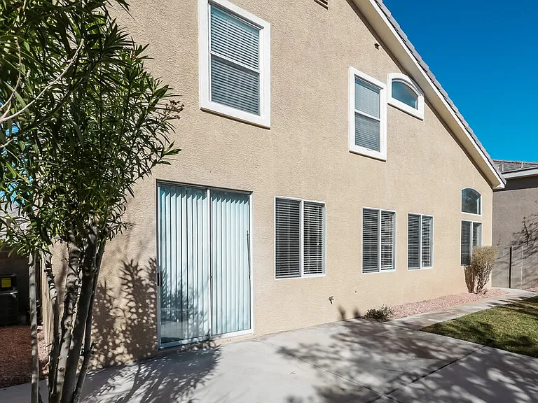 1004 Siena Hills Ln — Photo 17