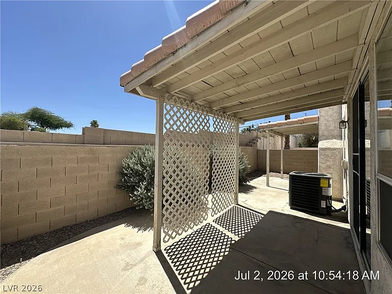 122 McLaren St — Photo 46