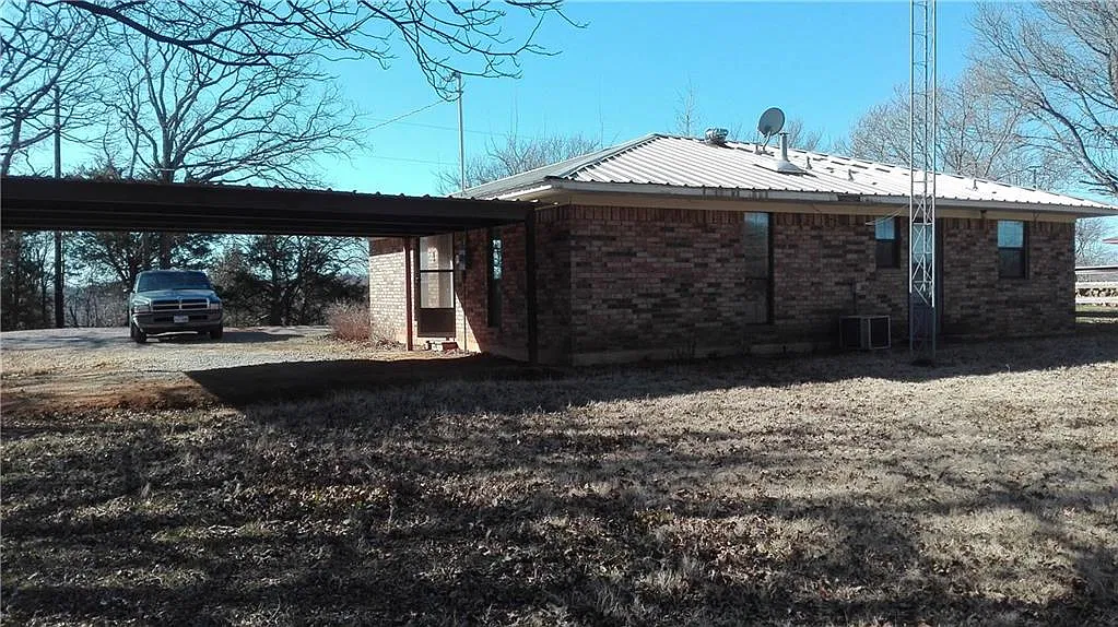 2 bed, 1.5 bath, 1148 sqft, $950 — Photo 3