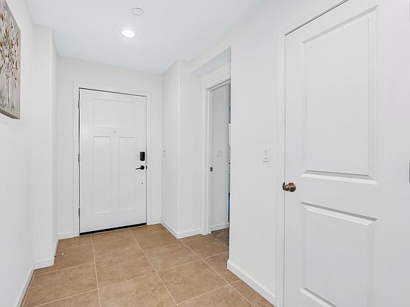 4th image of 395 Castellana St