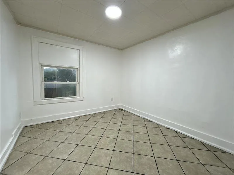 Studio, $625 — Photo 2