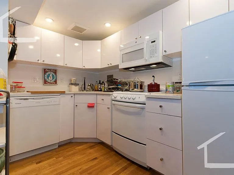 28 Euston Rd #6F — Photo 4