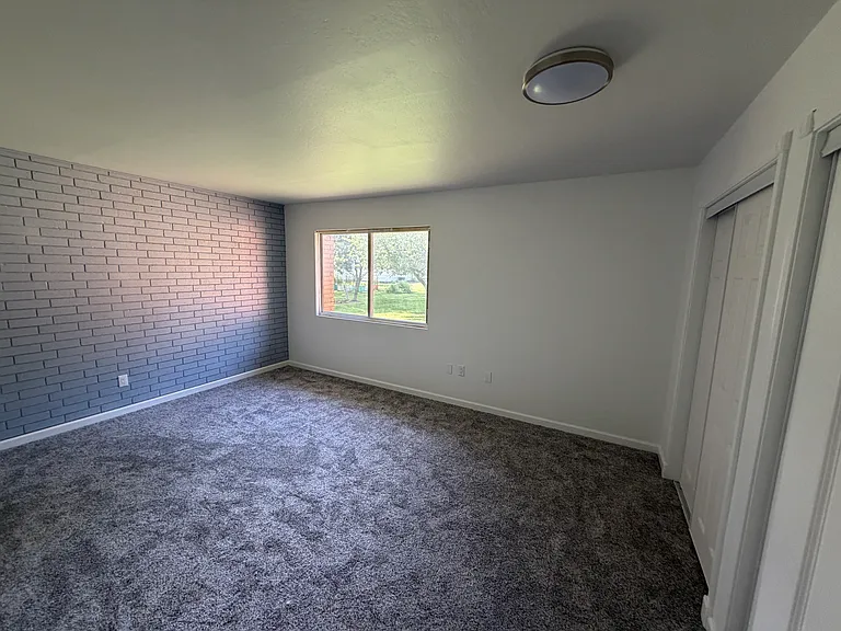 1006 Elm St — Photo 5