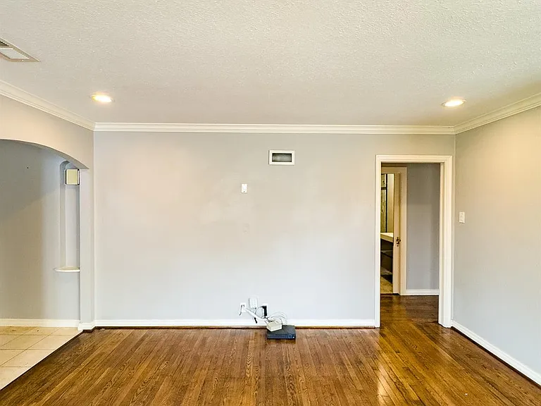 2222 Carnes St — Photo 17