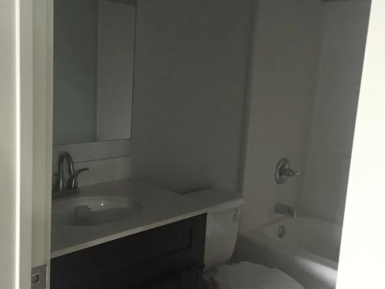 2nd full size bathroom with tub