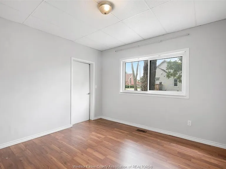 736 University Ave E #1 — Photo 6