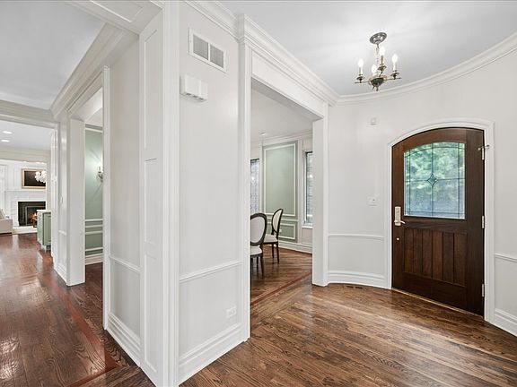 4th image of 556 Willow Rd