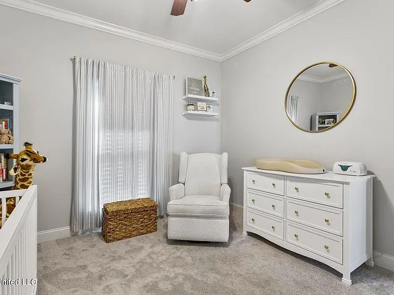 313 E Buttonwood Ln — Photo 26