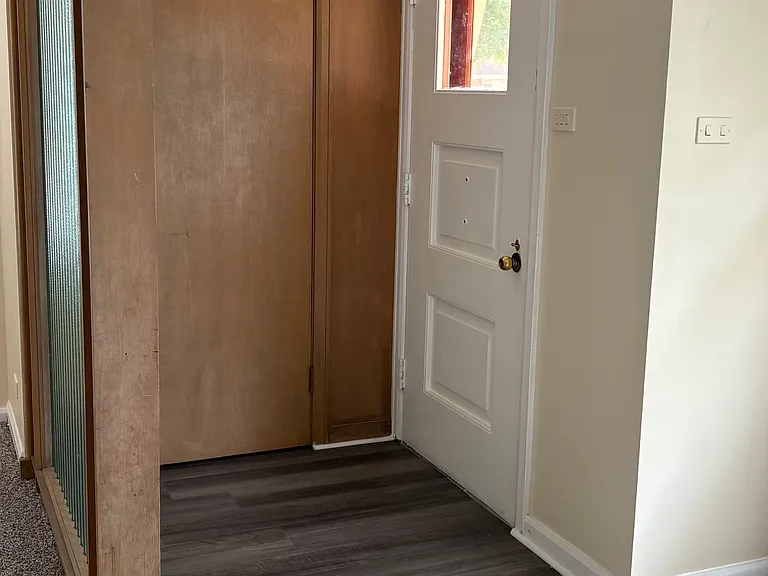 1029 E Liberty Dr — Photo 2
