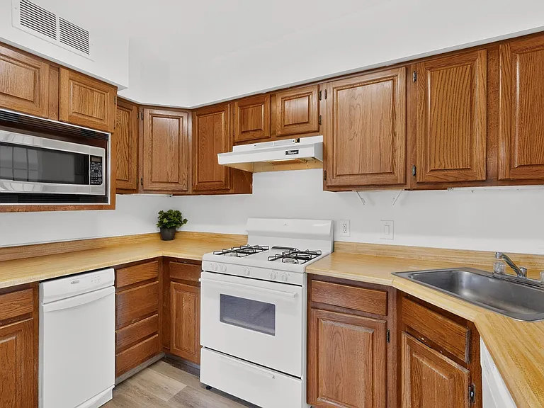 8715 Menaul Blvd NE — Photo 28