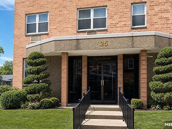2nd image of 25 Jefferson St APT 3D