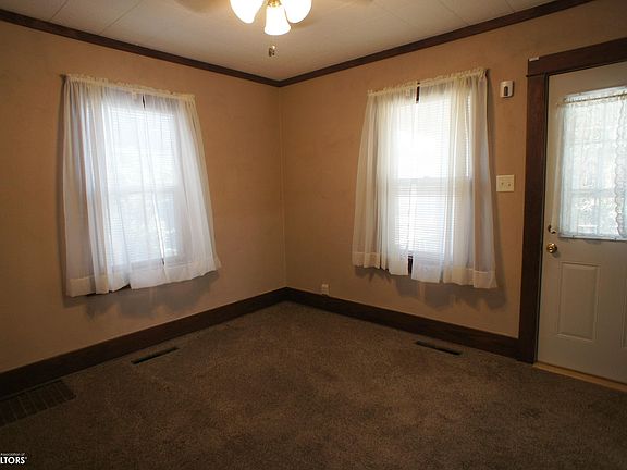 3rd image of 543 Bank St