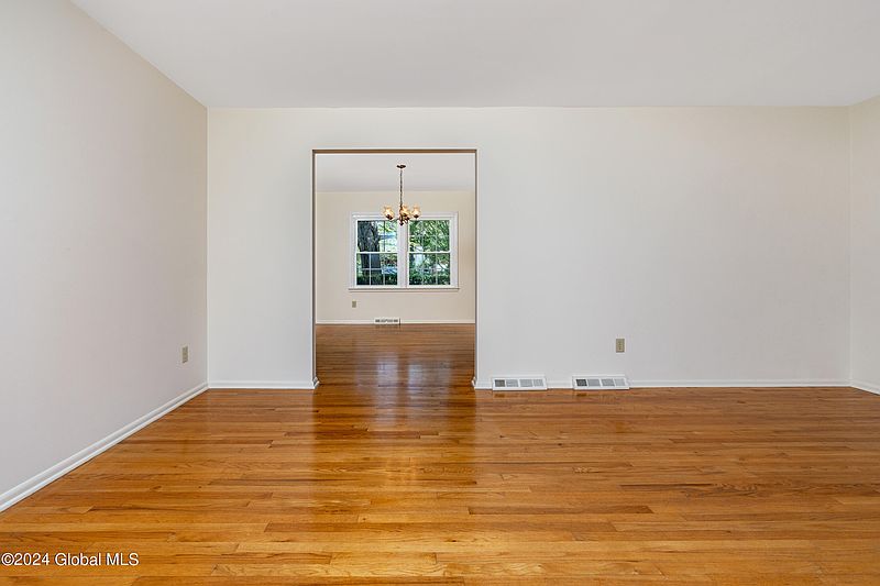 4th image of 8 Wisconsin Avenue