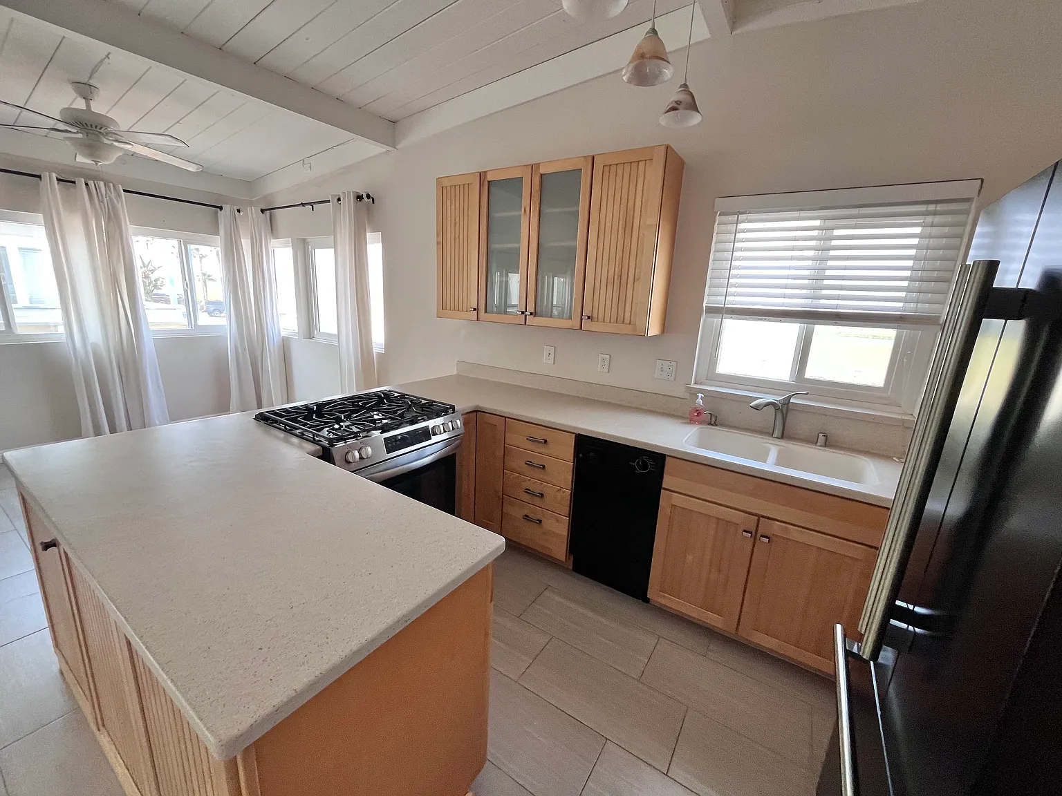 2 bed, 806 sqft, $2,975 — Photo 4
