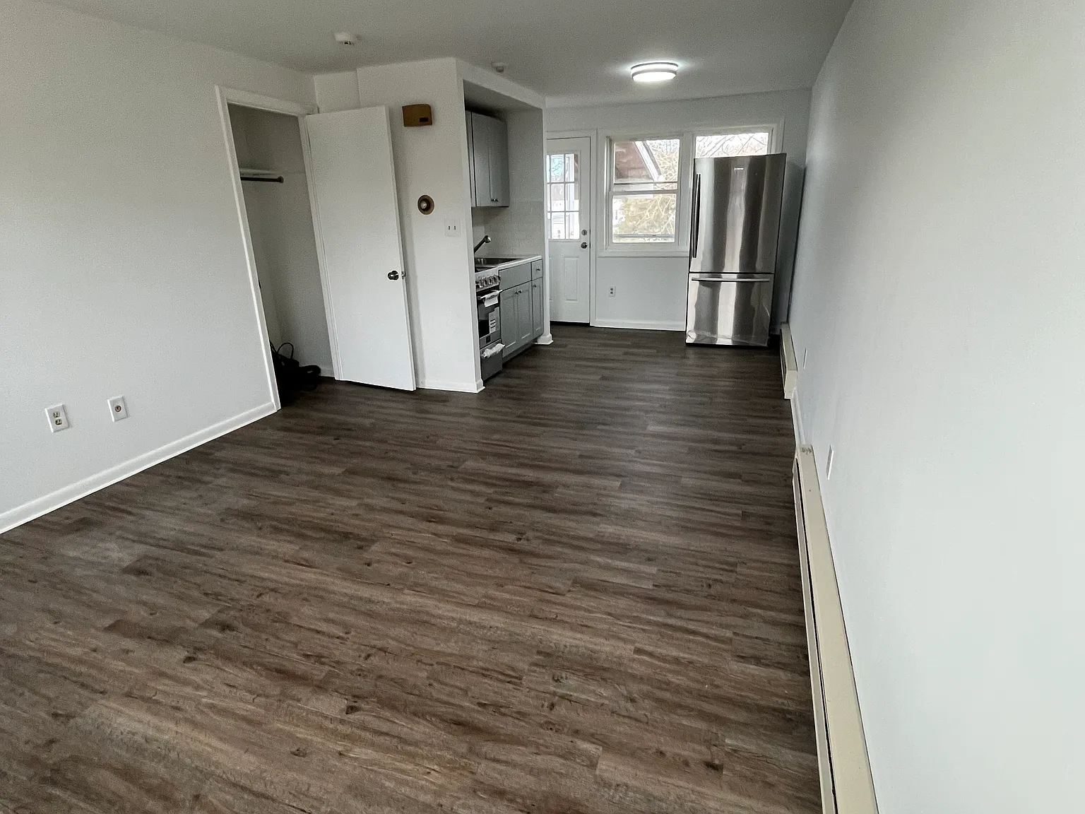 Studio, 350 sqft, $1,200 — Photo 4