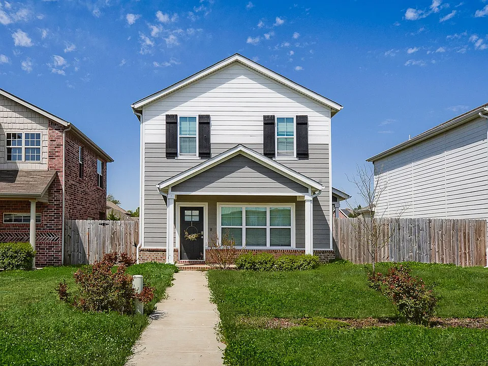 121 Carrington Ave #B