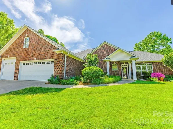 3643 Bay Pointe Dr, Sherrills Ford, NC 28673