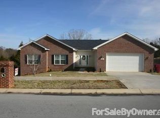 131 Rockingham Meadows Dr, Johnson City, TN 37615