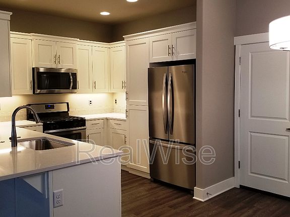 3rd image of 4332 SW Canal Blvd