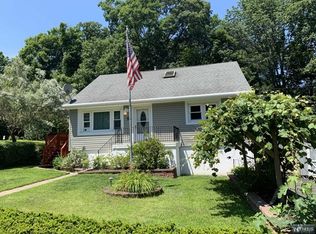 5 Ellen Rd, Lake Hopatcong, NJ 07849