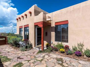 10 Estambre Rd, Santa Fe, NM 87508