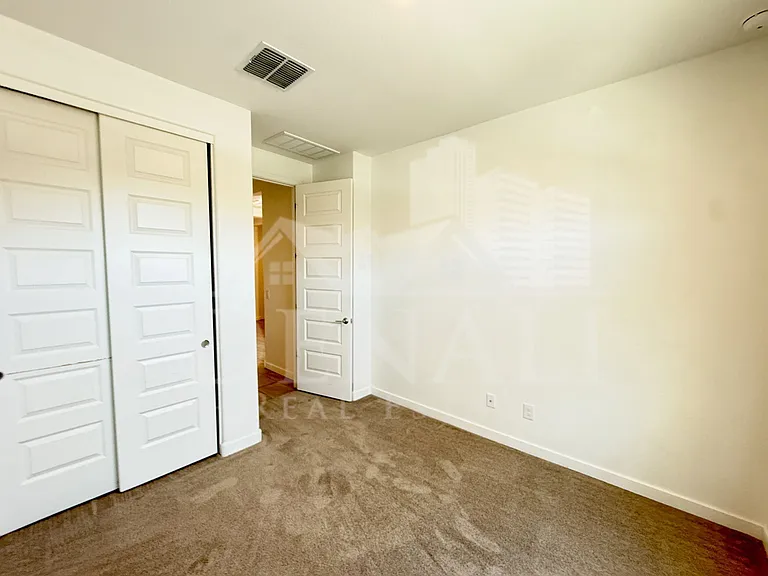 1636 W Estes Way — Photo 18