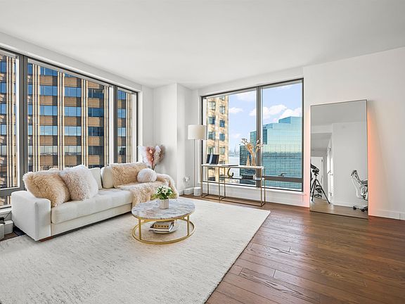 5th image of 99 Hudson St #2901