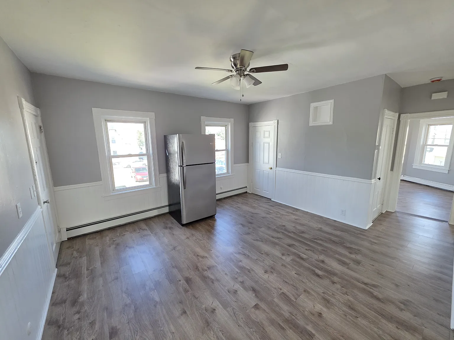  55 John St 2ndflr 3b/1b Updated Newfloors Newpaint Spacious! Nopets — Photo 3