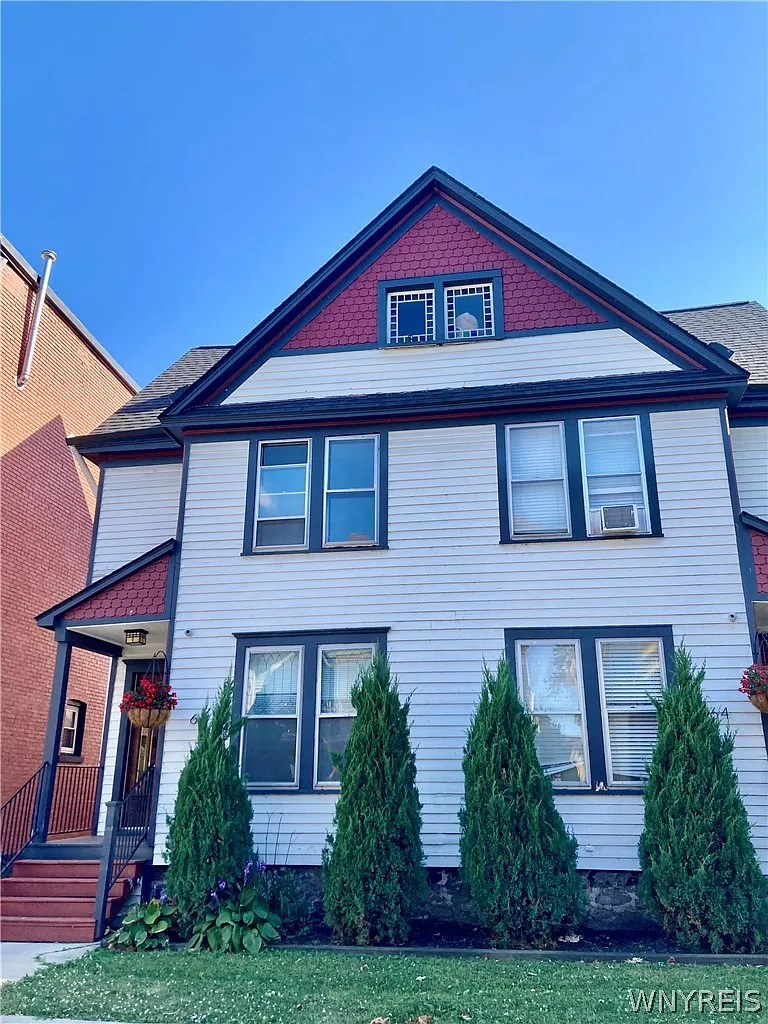 3 bed, 1.0 bath, 1672 sqft, $1,850 — Photo 1
