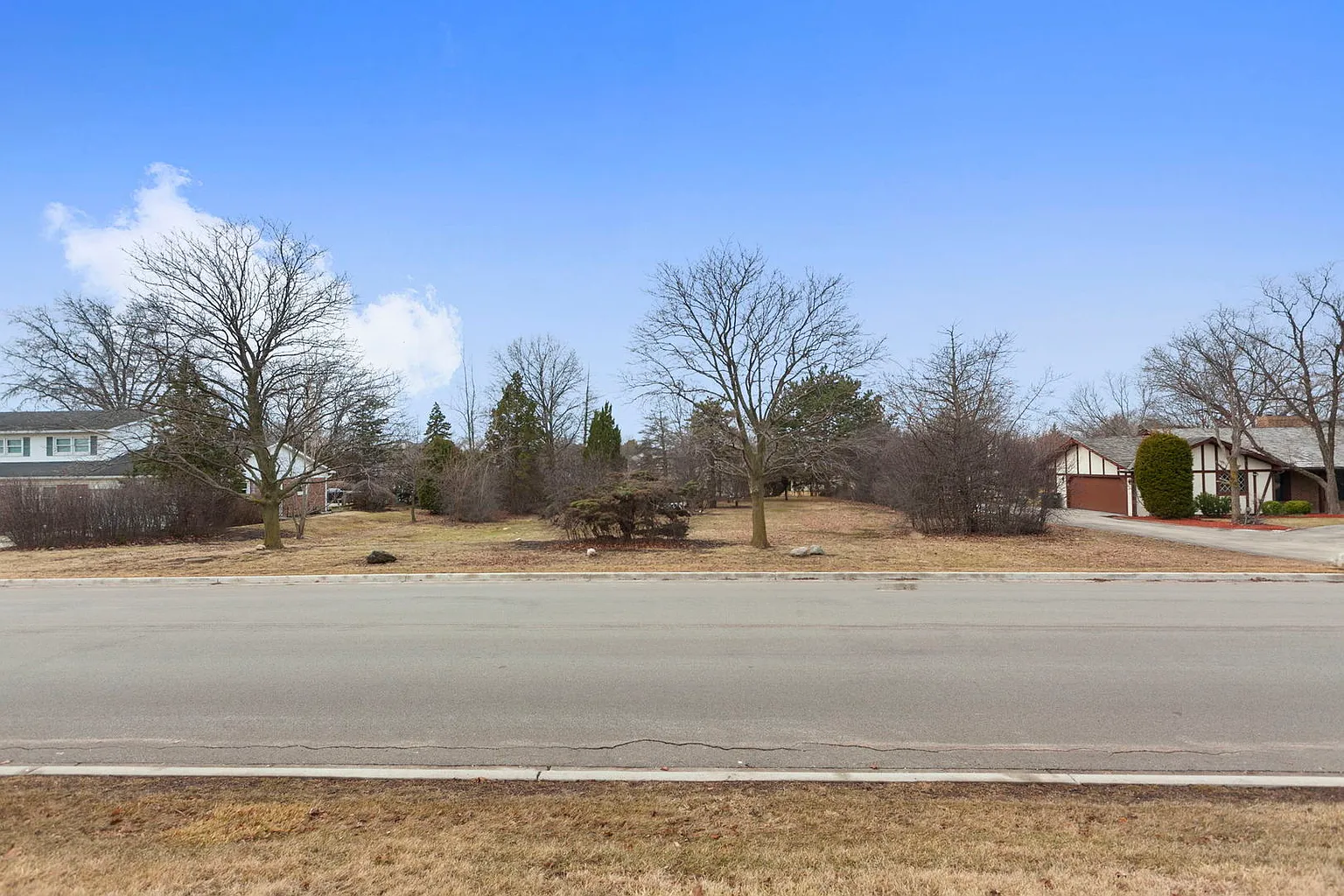46 Kingston Dr photo 1