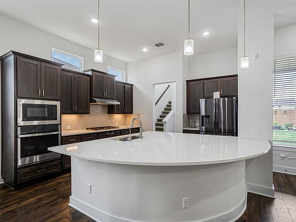 3rd image of 6721 Empresa Dr