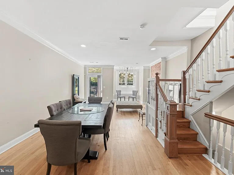 11 R St NW #1 — Photo 5