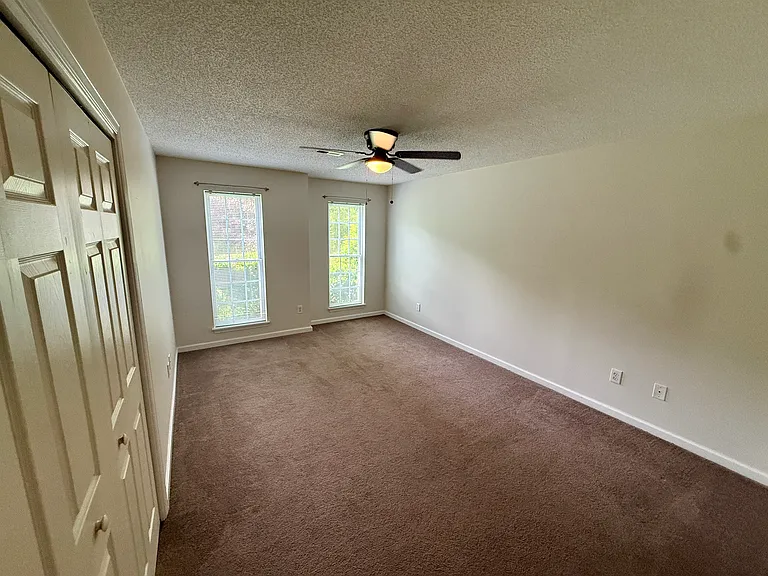 405 Whispering Ln — Photo 15